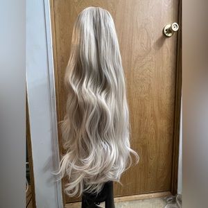 BRAND NEW white blonde 26in wig.